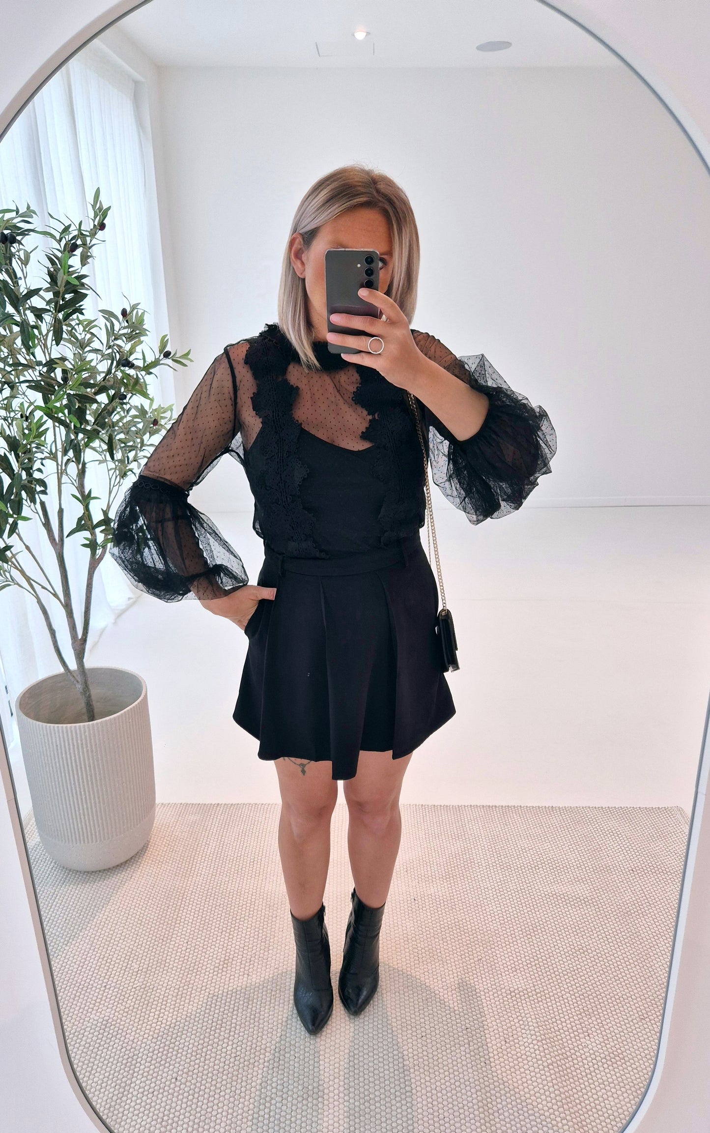 - Nïna Feminine Lace Blouse