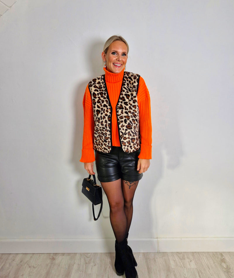 - Leopard Gilet