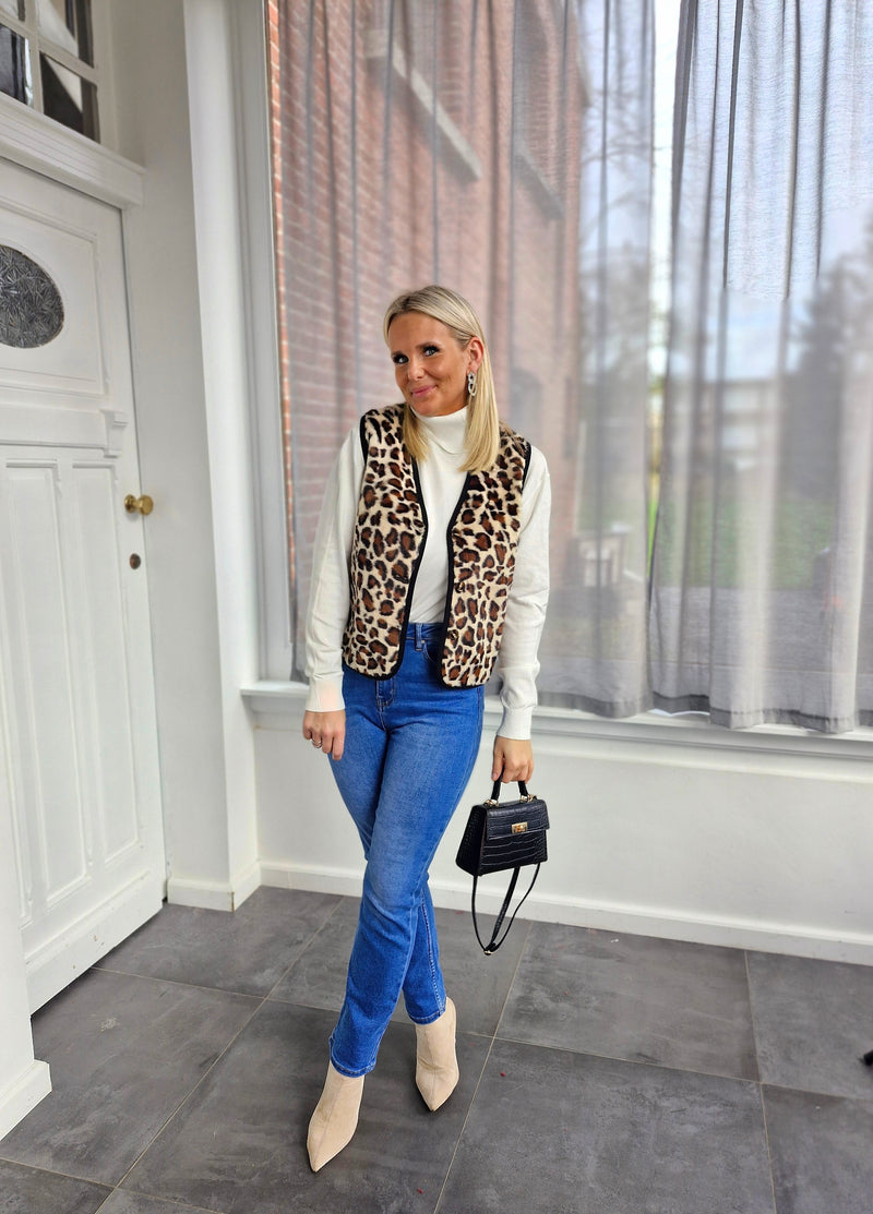 - Leopard Gilet