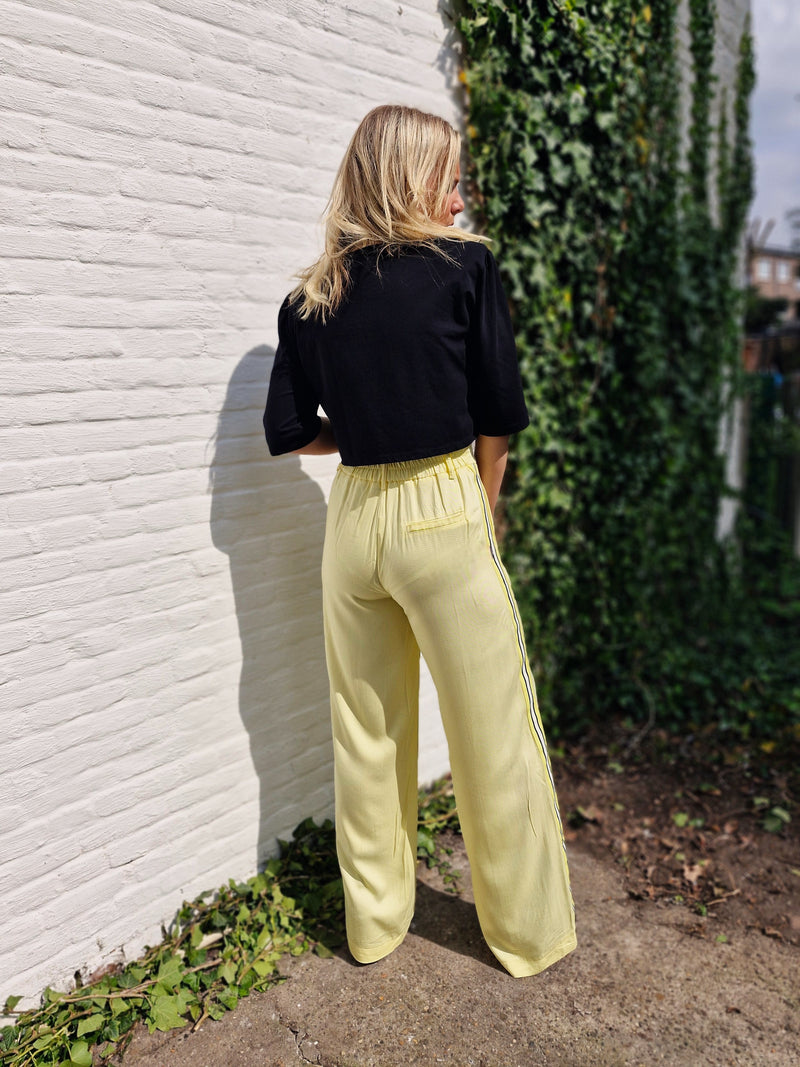 - Kylxo Stripe Pants