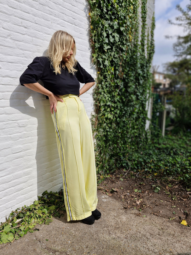 - Kylxo Stripe Pants