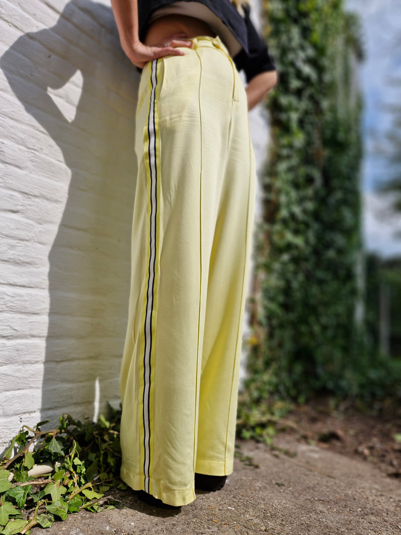 - Kylxo Stripe Pants