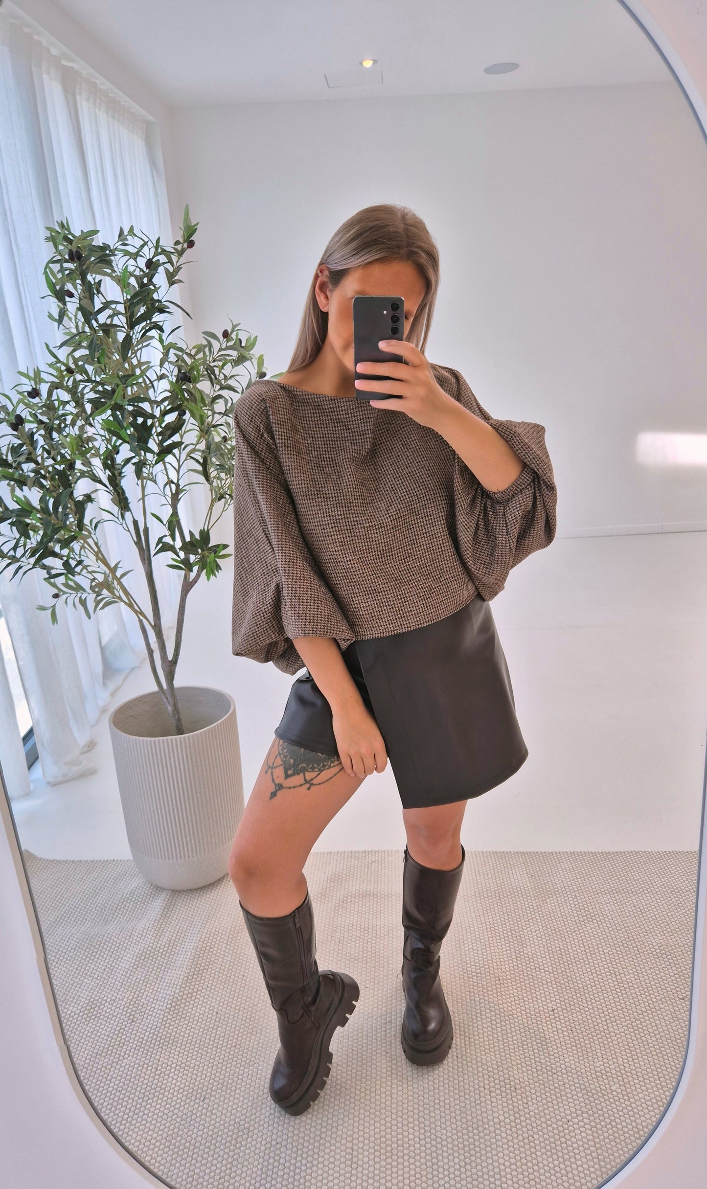 - Léna Boat Neck Blouse