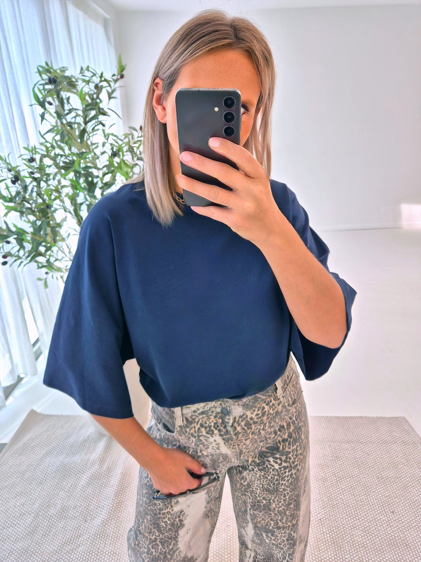 - Noémi Navy Sweatshirt