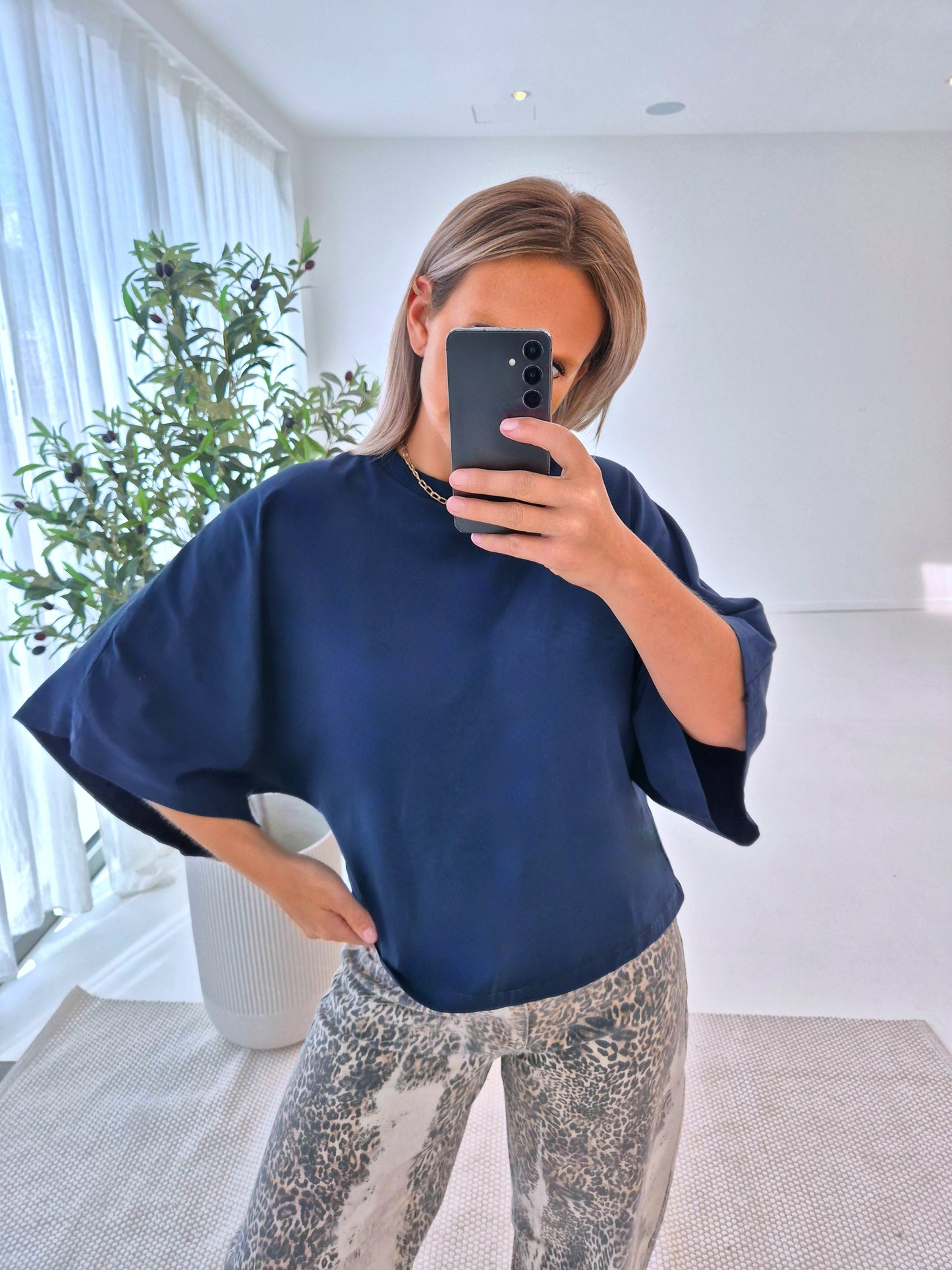 - Noémi Navy Sweatshirt
