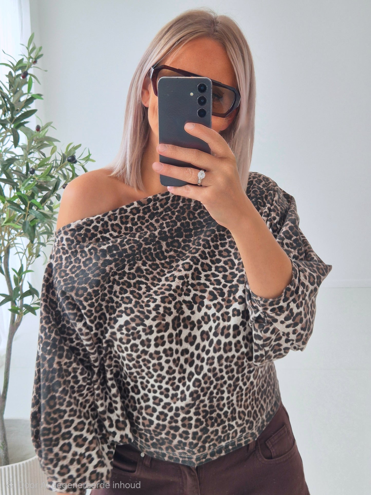 - Manon Leopard Sweatshirt