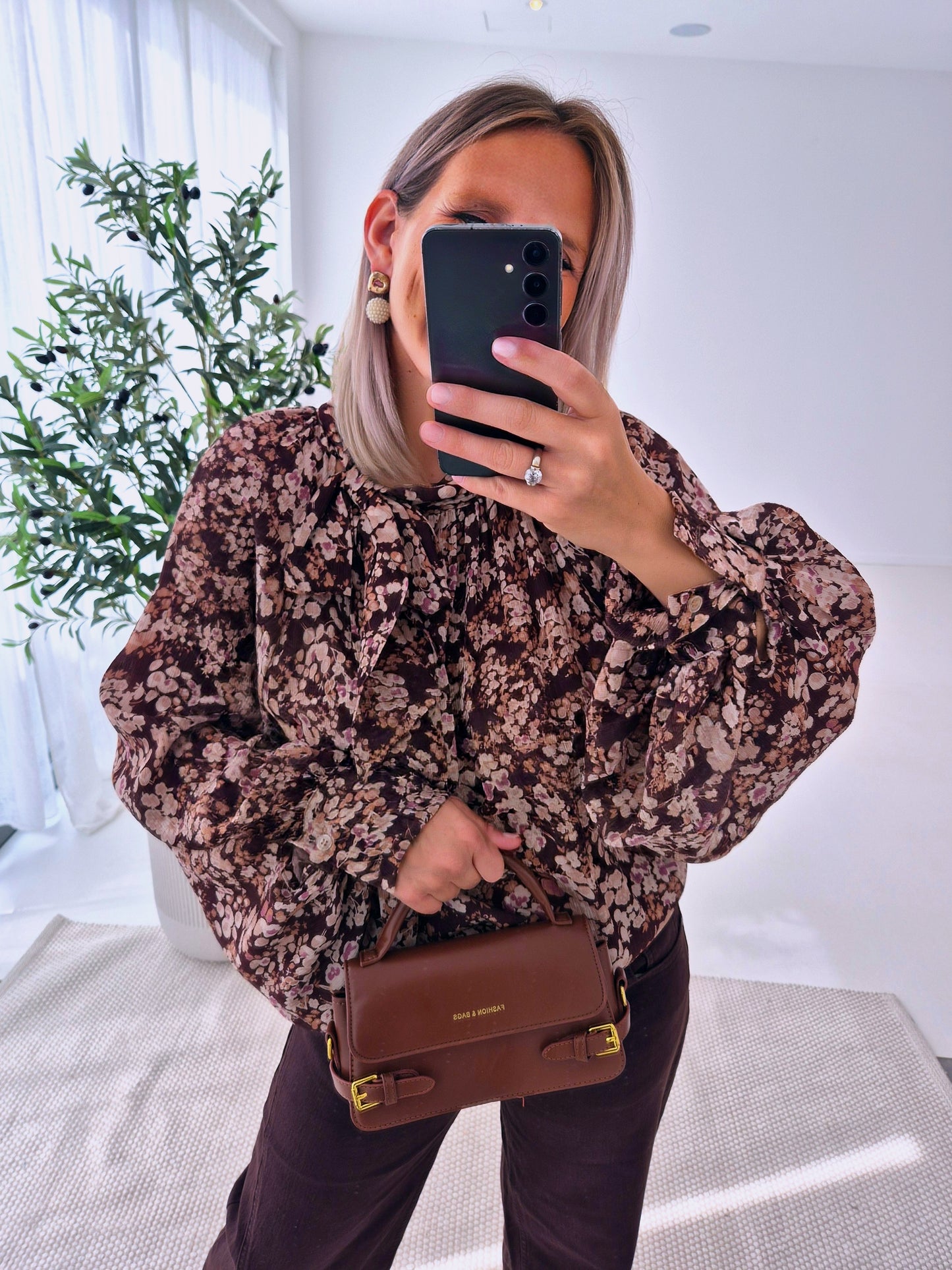 - Léonie Blouse