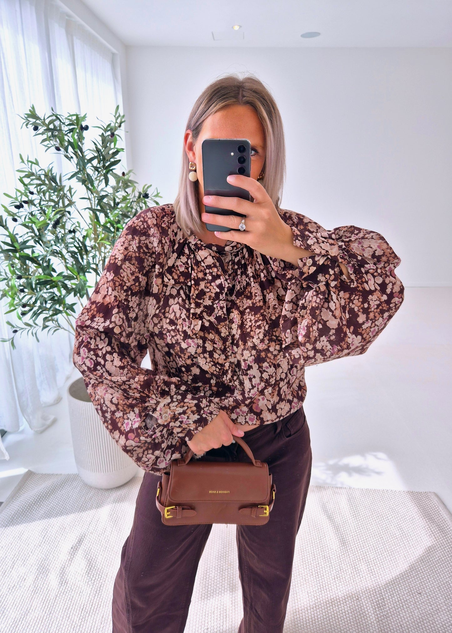 - Léonie Blouse