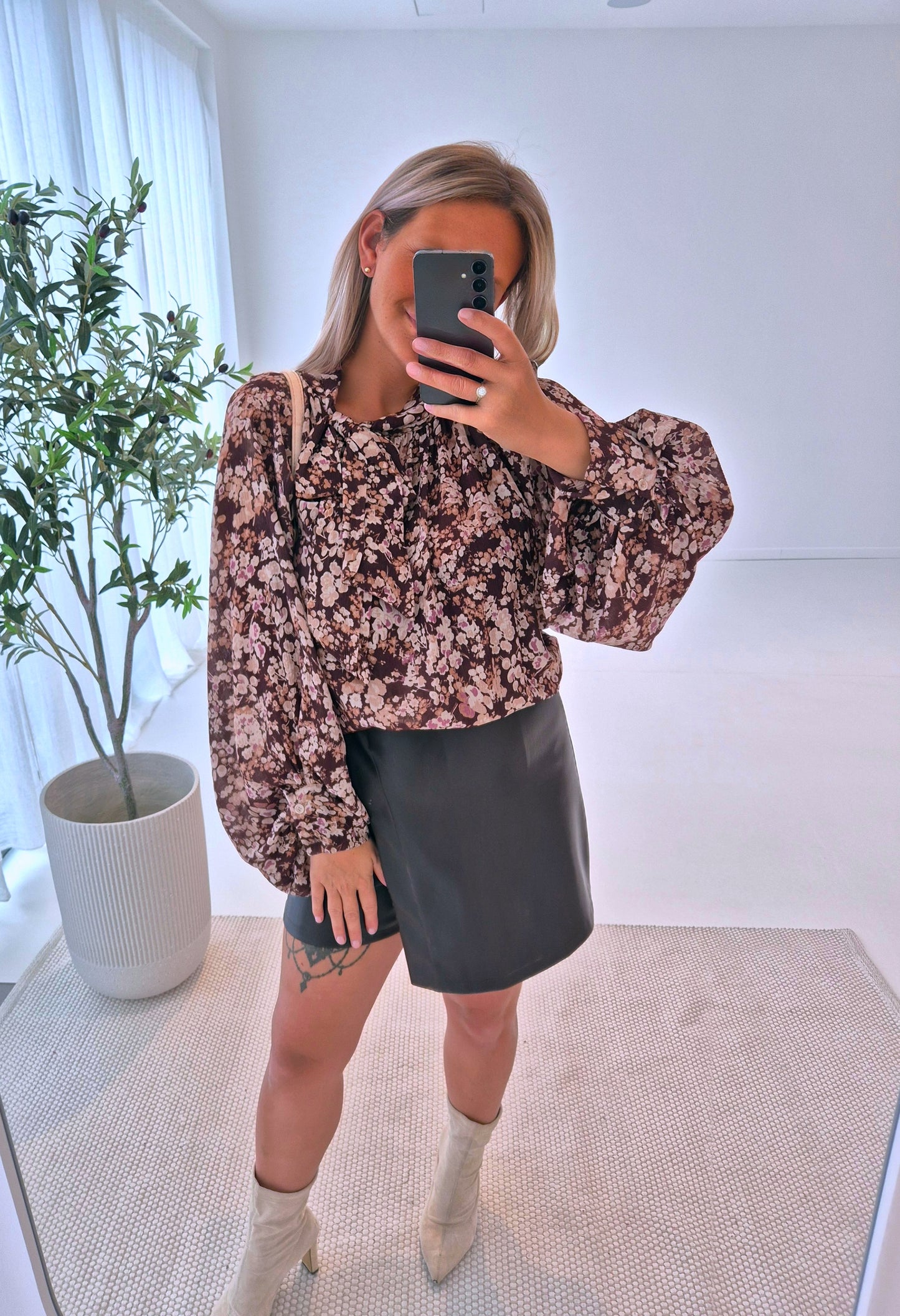 - Léonie Blouse