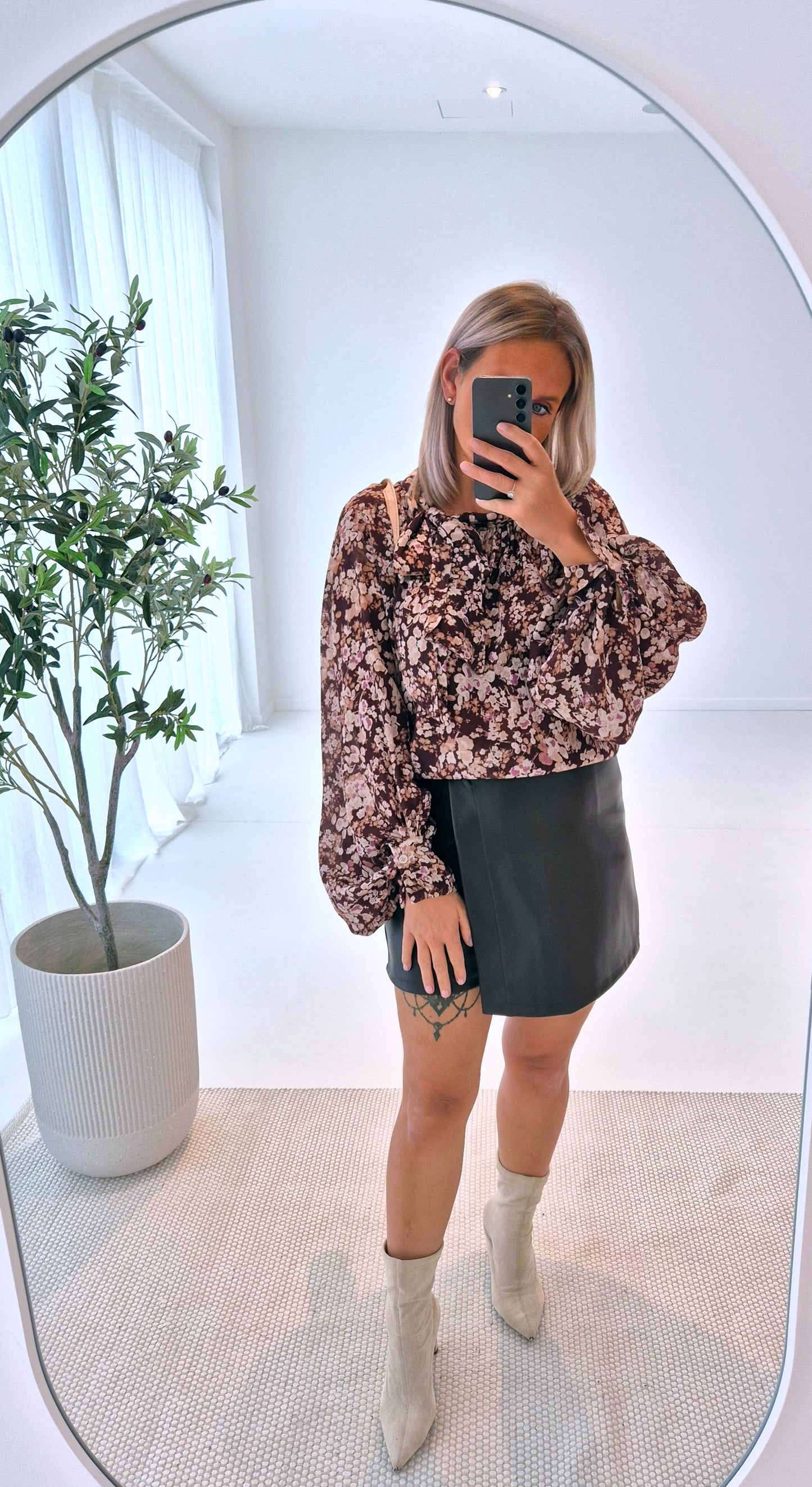 - Léonie Blouse