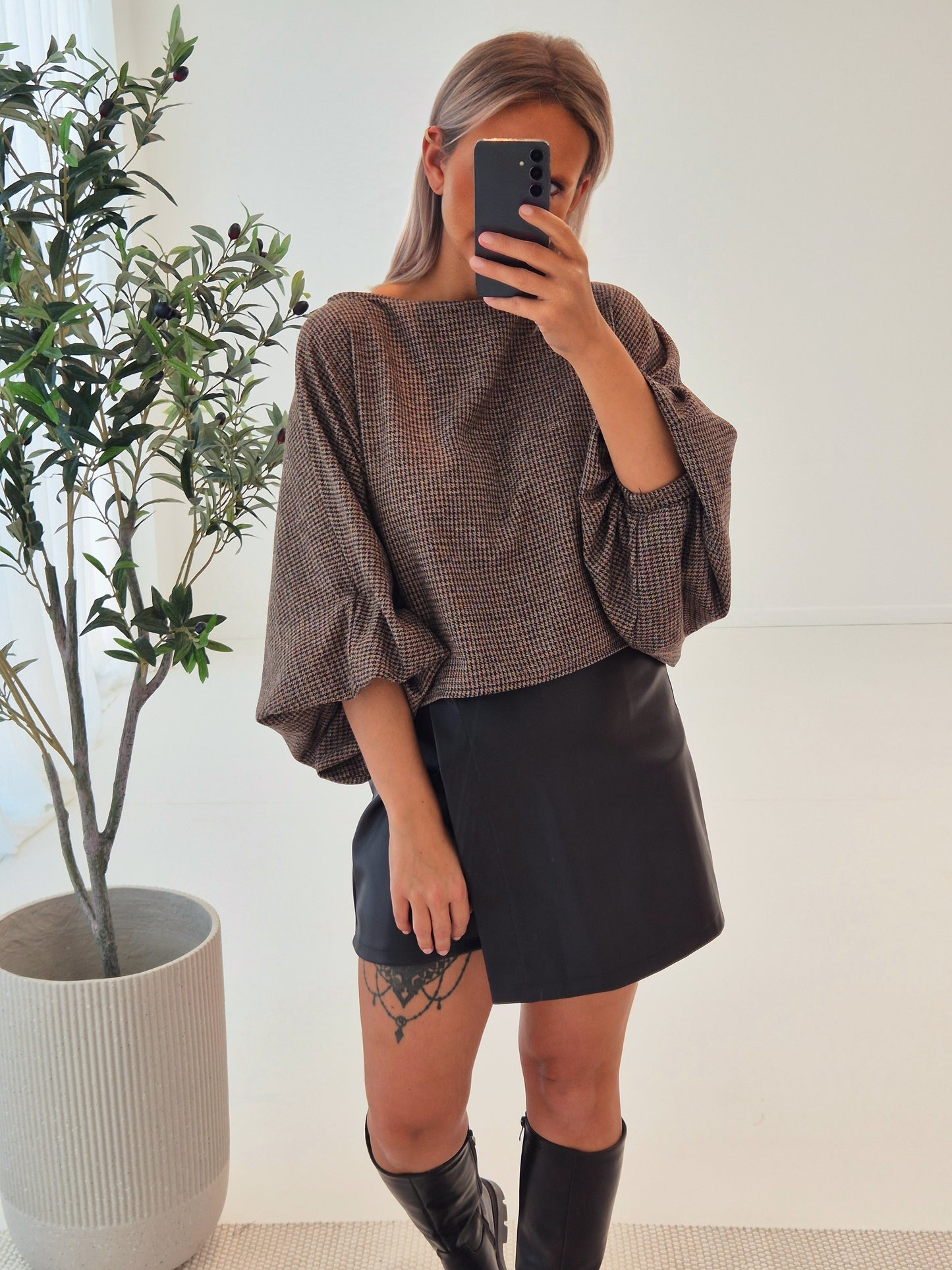 - Léna Boat Neck Blouse