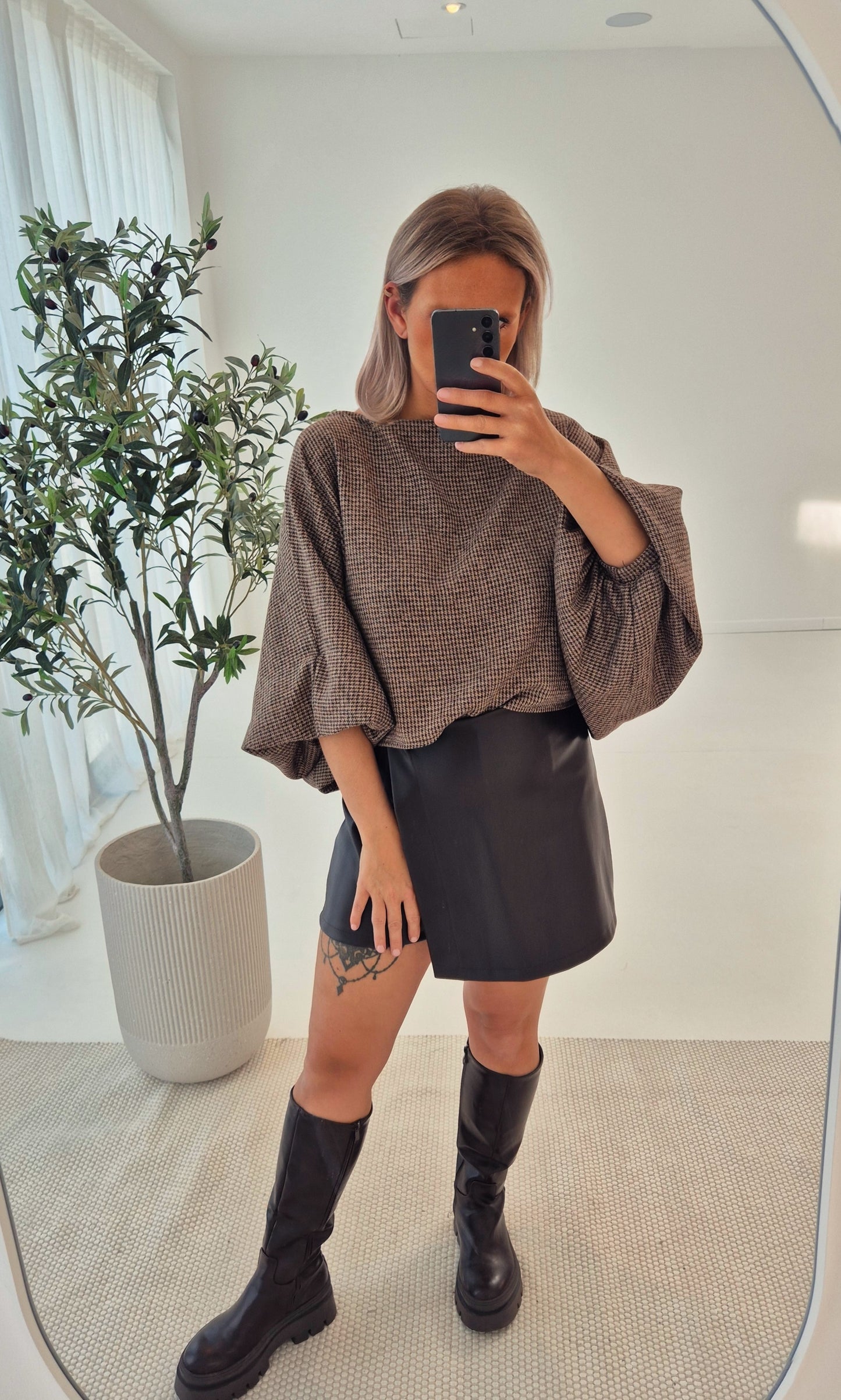 - Léna Boat Neck Blouse