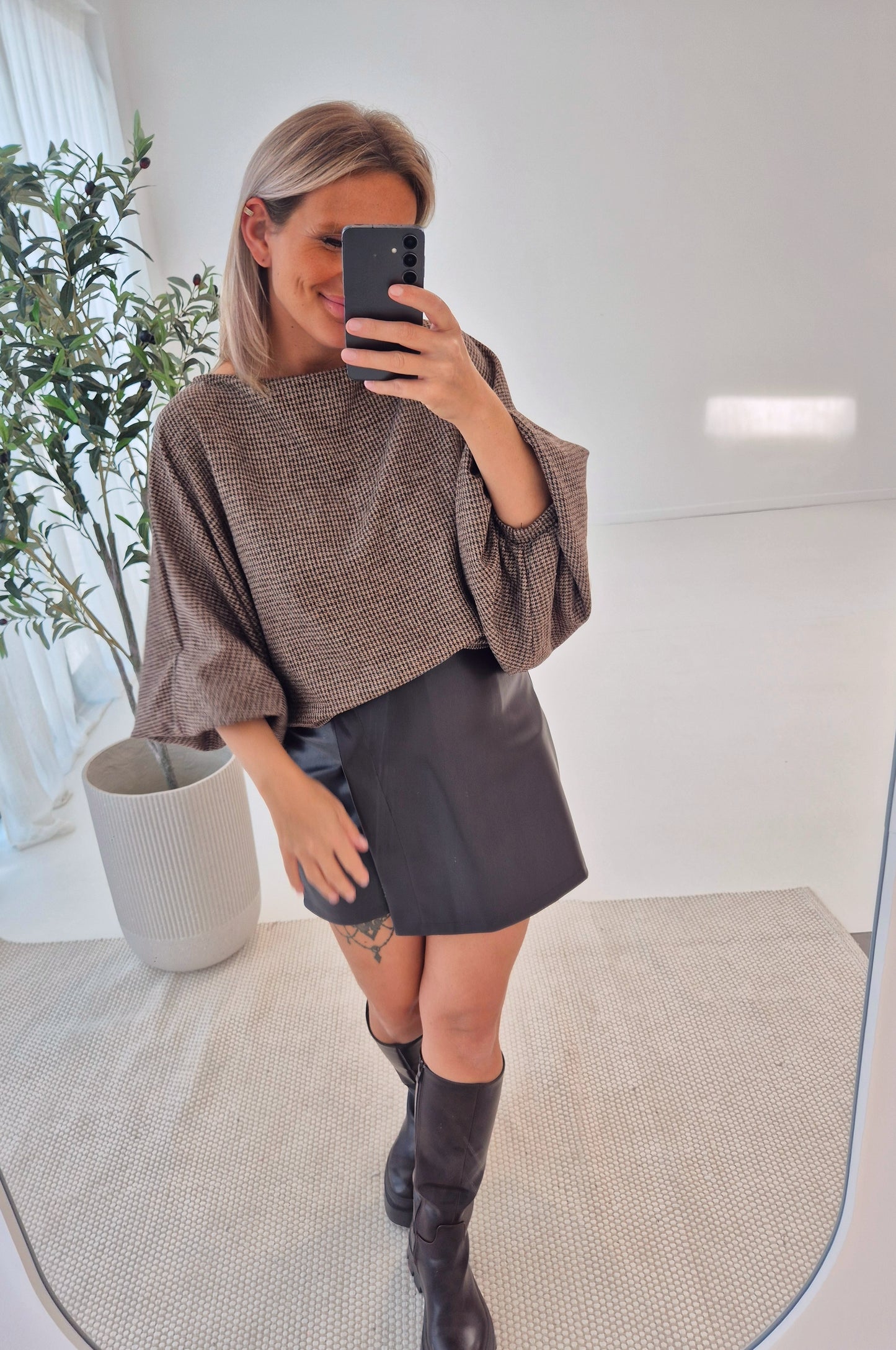 - Léna Boat Neck Blouse