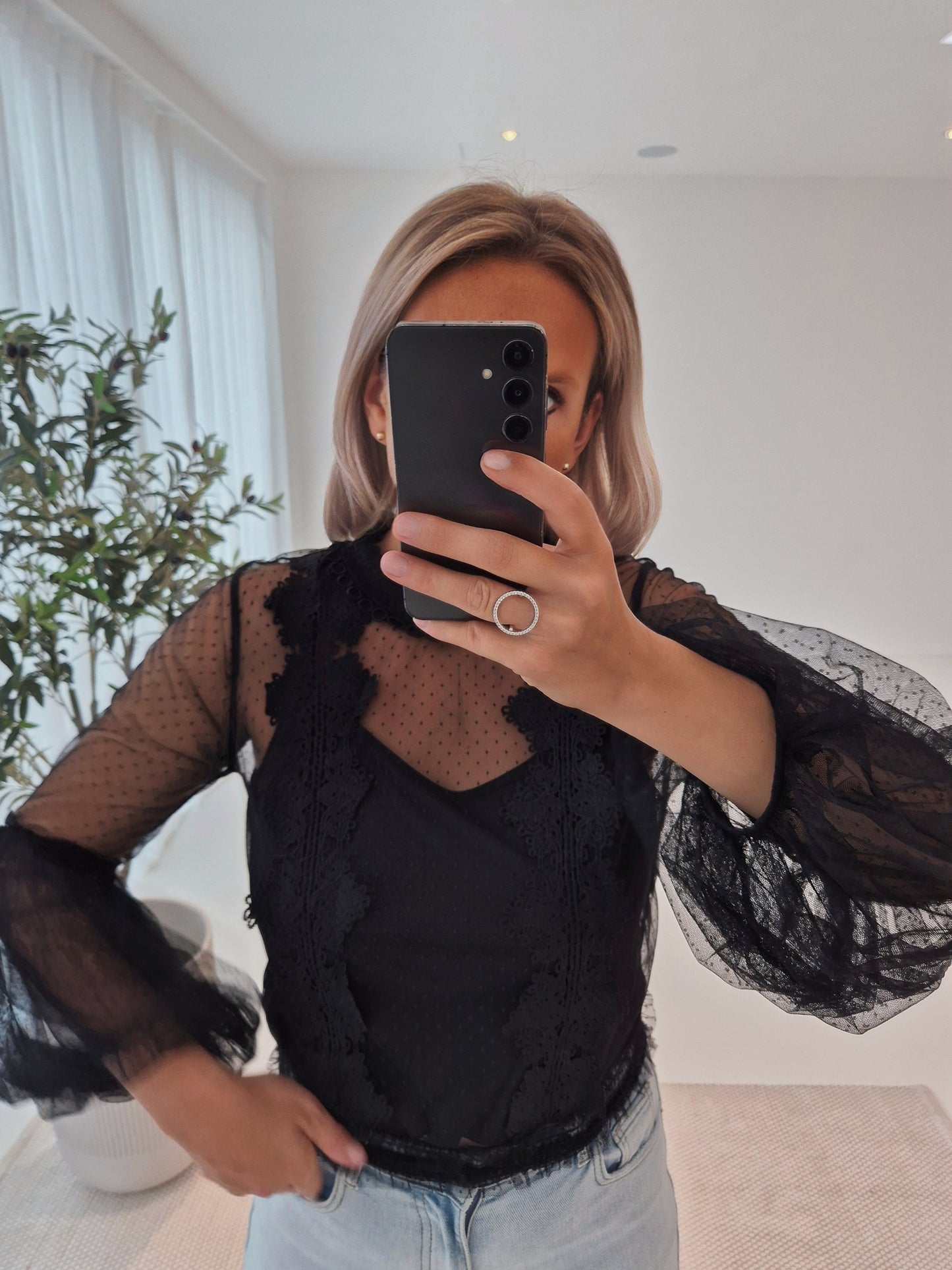 - Nïna Feminine Lace Blouse