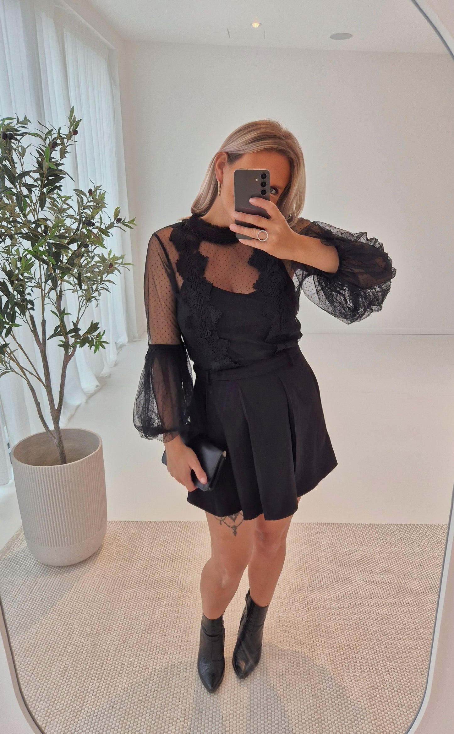 - Nïna Feminine Lace Blouse