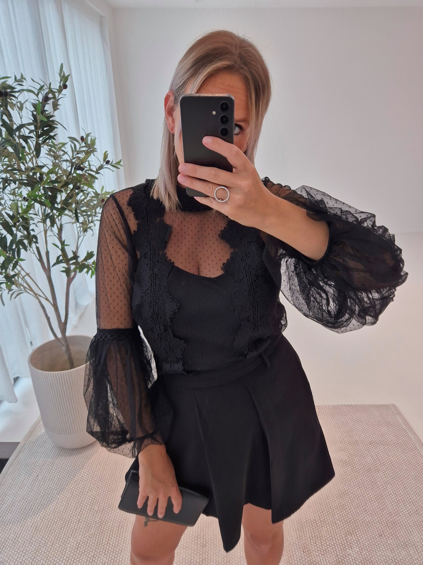 - Nïna Feminine Lace Blouse