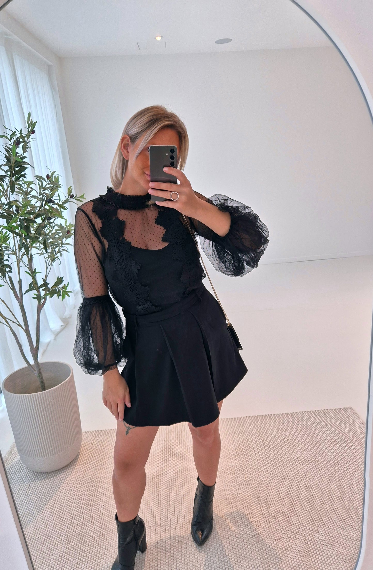 - Nïna Feminine Lace Blouse
