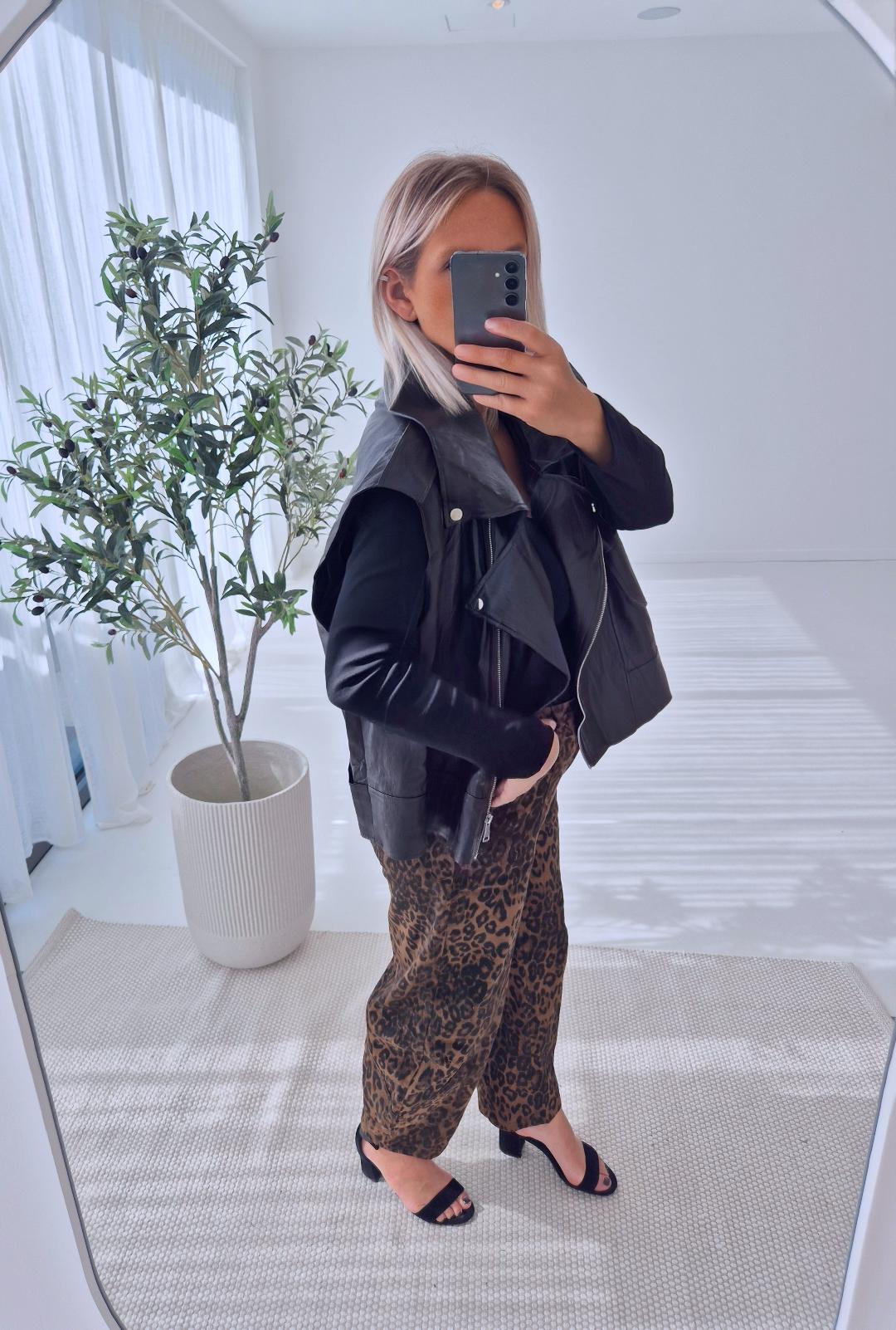 - Dark Chocolaté Vest