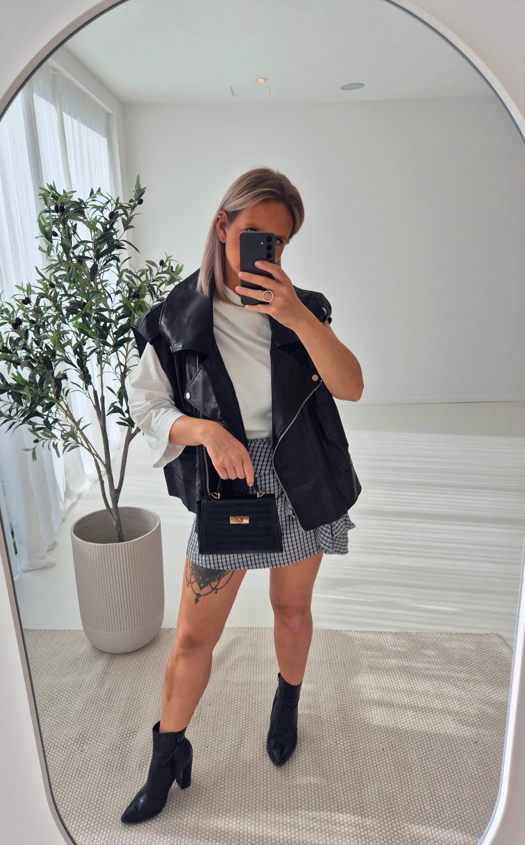 - Dark Chocolaté Vest