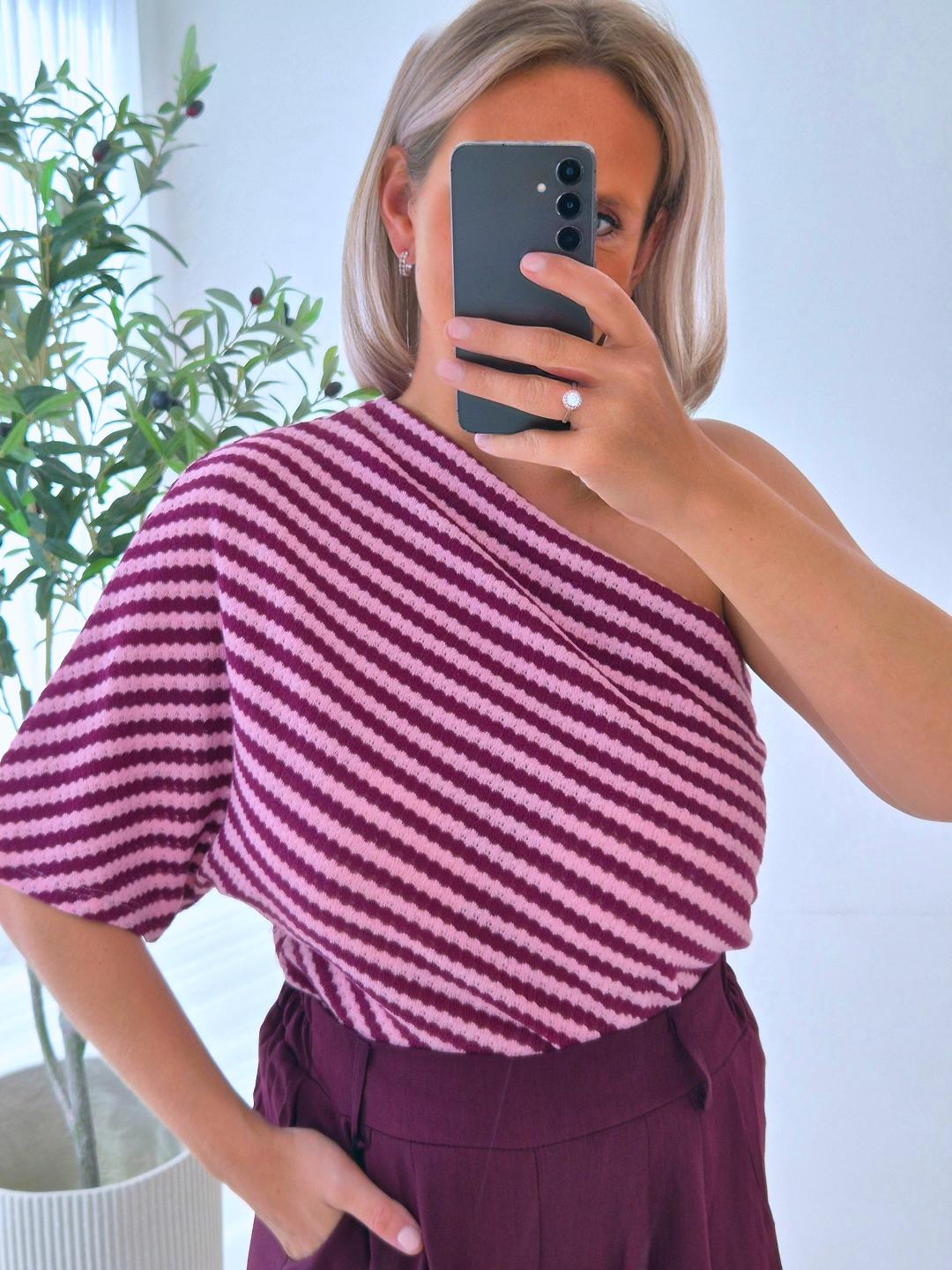 - Lifféa Off Shoulder Top (Bordeaux)