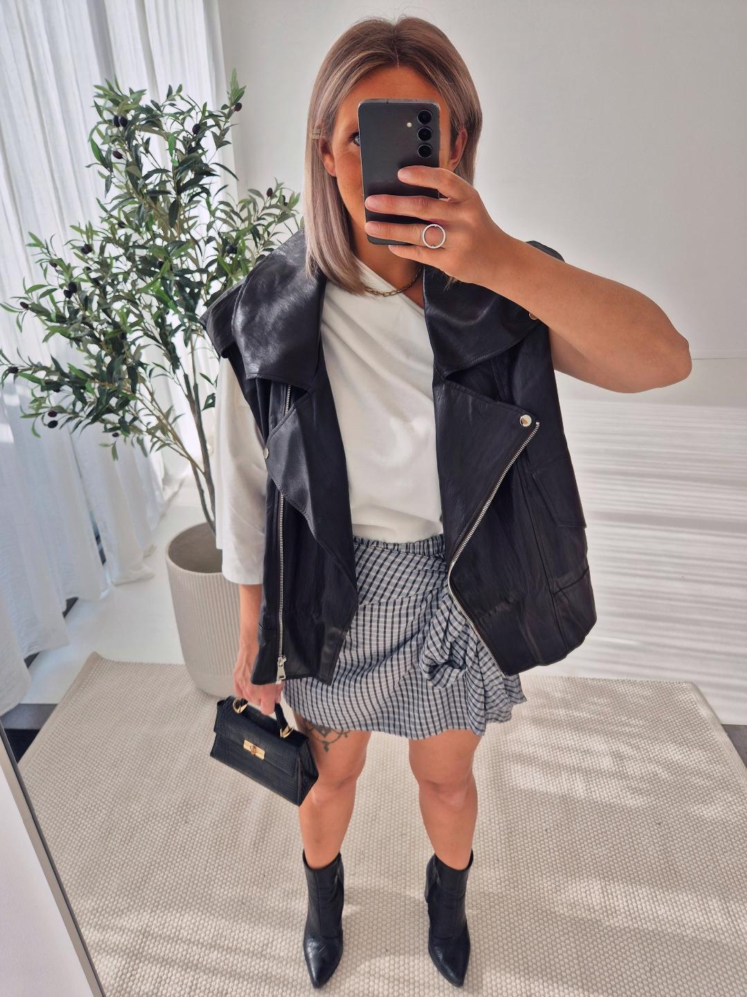 - Dark Chocolaté Vest