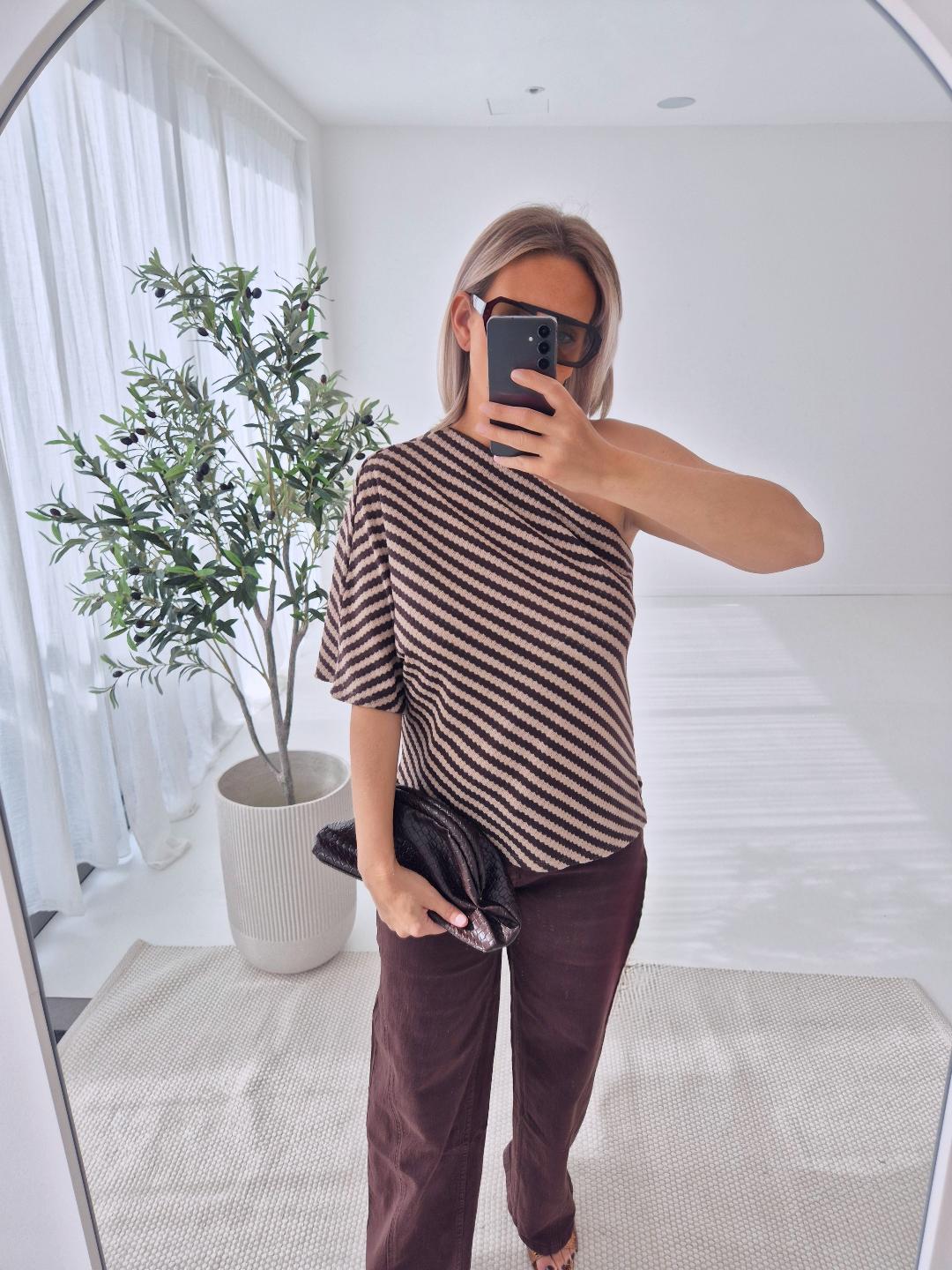 - Lifféa Off Shoulder Top (Brown)