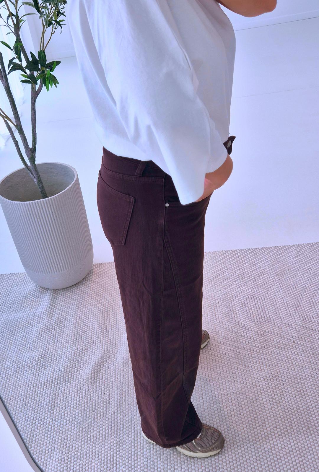 - Lena Barrel Fit Jeans