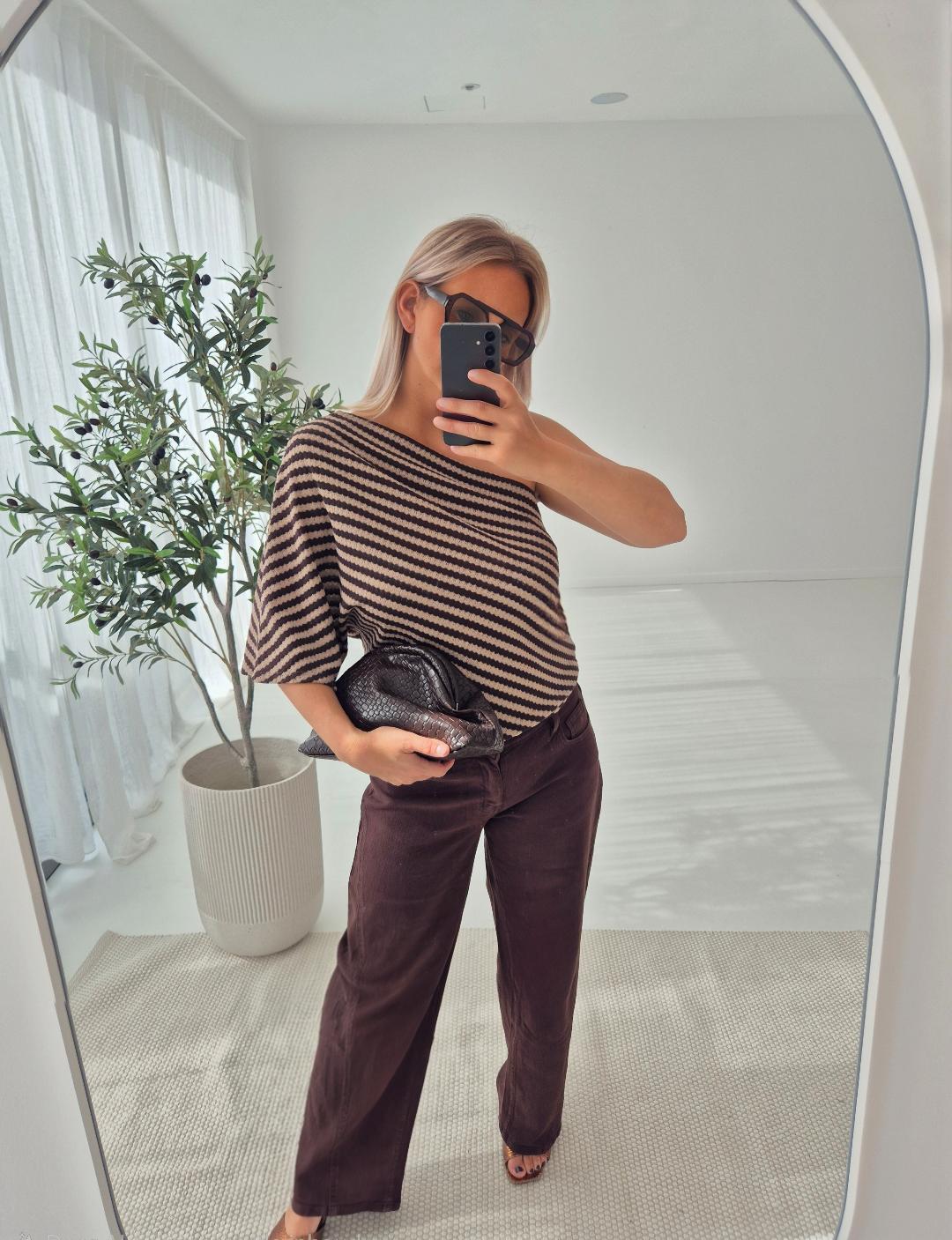 - Lifféa Off Shoulder Top (Brown)