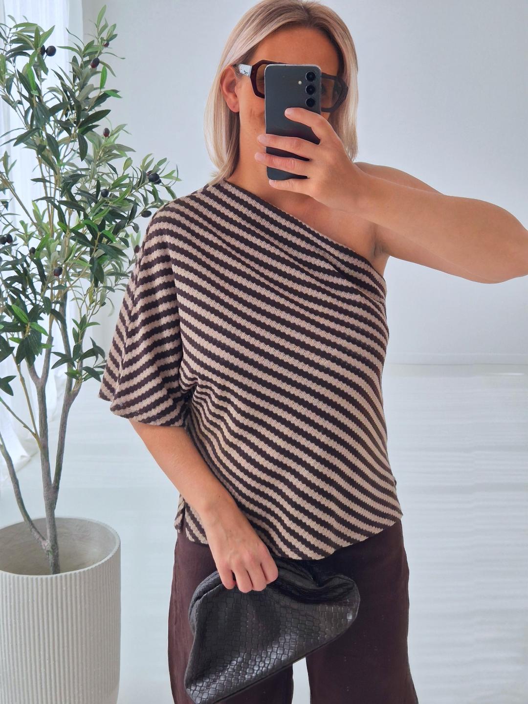 - Lifféa Off Shoulder Top (Brown)