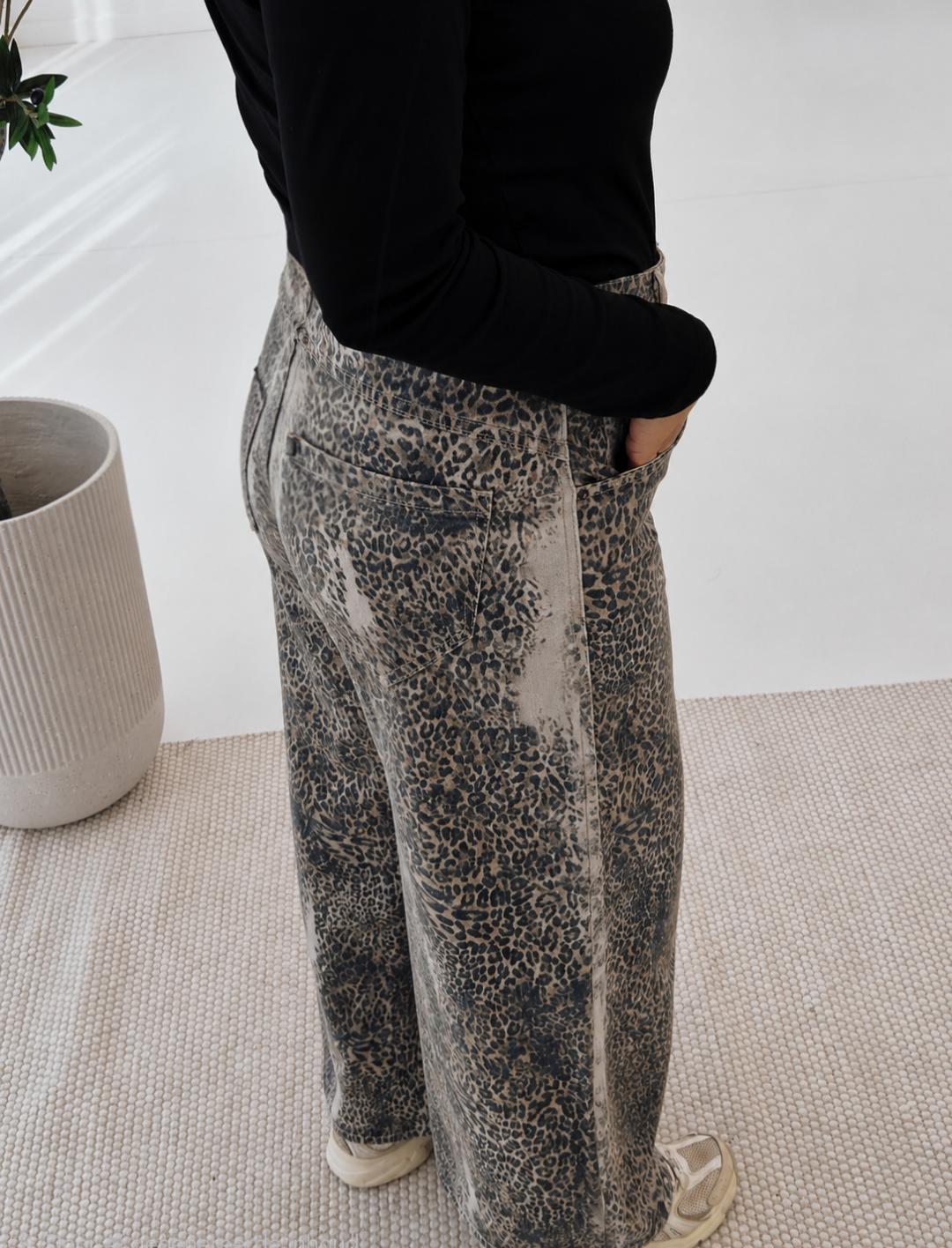 - Wildcat Mini Balloon Jeans