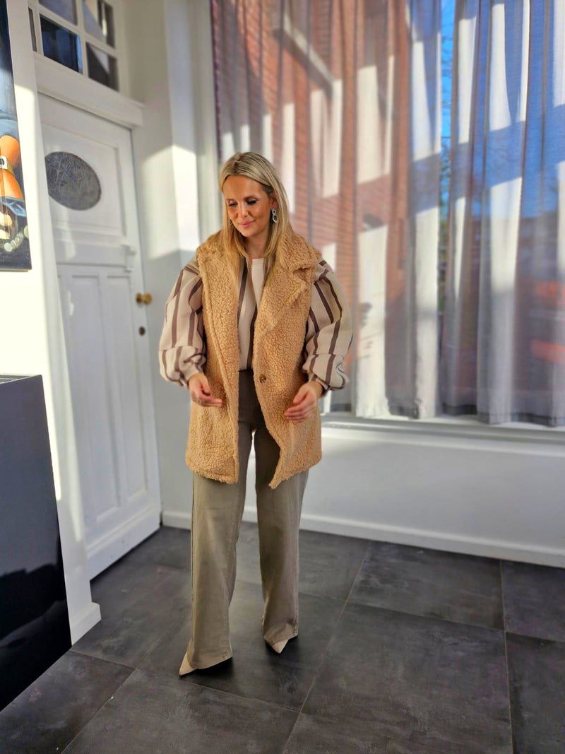 -  Sleevles Teddy Coat Camel