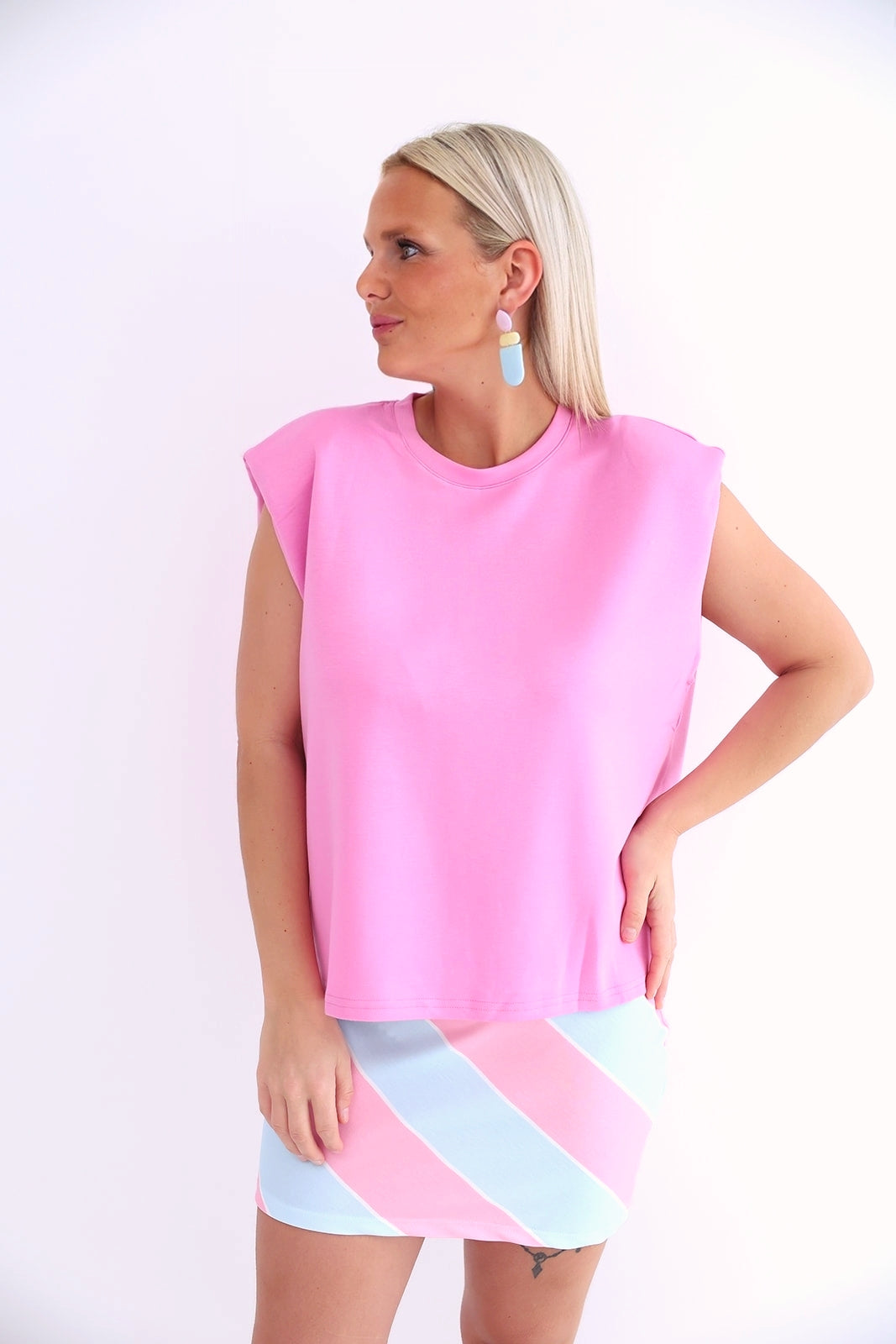 - Bubbelgum Rose T-shirt