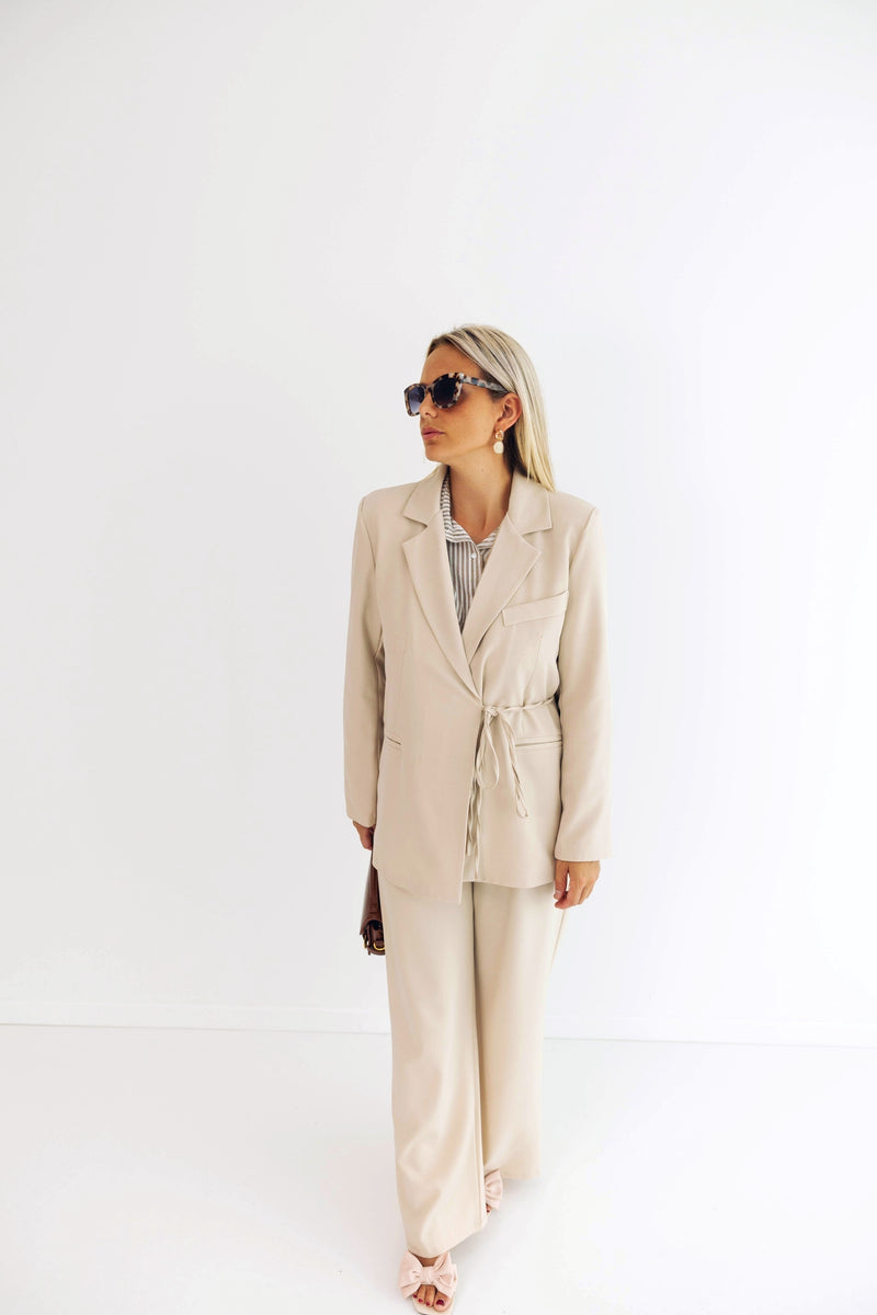- Lise Beige Set