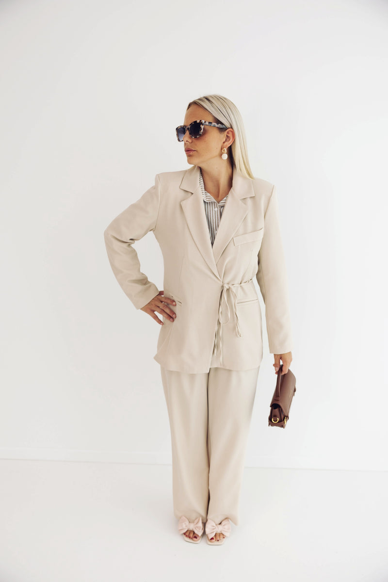 - Lise Beige Set