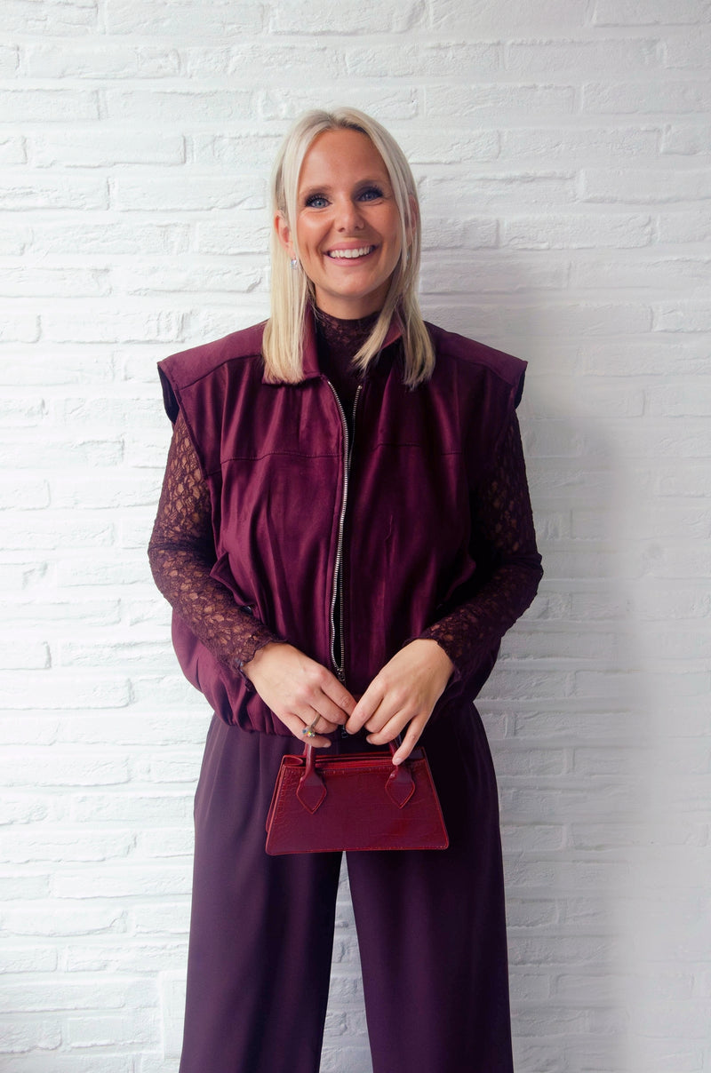 - Zipped Bordeaux Vest