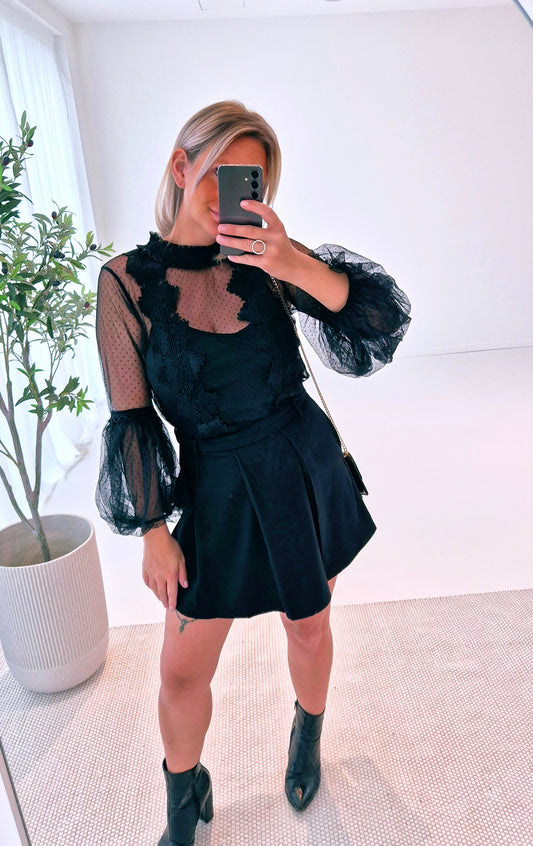 - Nïna Feminine Lace Blouse