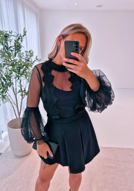 - Nïna Feminine Lace Blouse